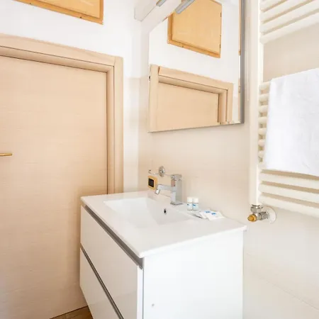 Апартаменты Borgo Ognissanti 6 Guests Wi-fi Флоренция